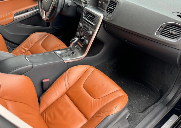 Volvo V60 cena 55900 przebieg: 210000, rok produkcji 2014 z Puławy małe 596